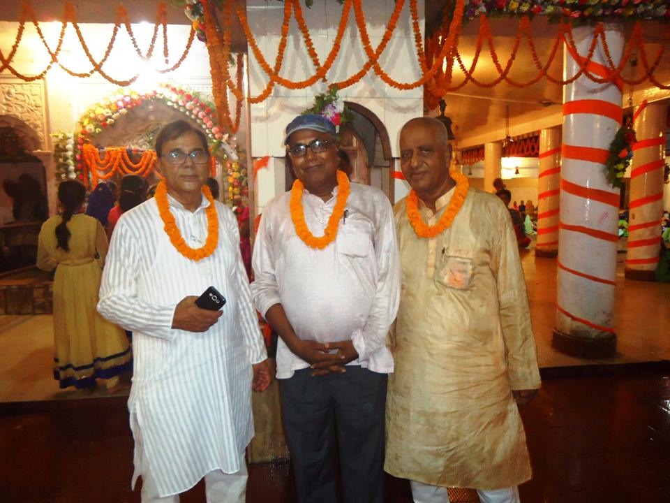 Hon’ble Member of Mandir Trust Committee Dr.Bhupendra Madhepuri with Prof.Shyamal Kishor Yadav and Dr.Arvind Shrivastav during Shringar Pooja at Singheshwar Temple.