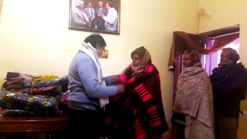 Samajsevi Dr.Bhupendra Madhepuri with wife Renu Choudhary encouraging humanity.