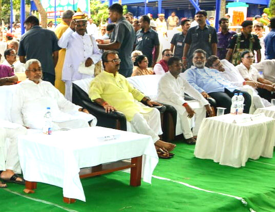 Samajsevi Dr.Madhepuri , MP Shri Rajesh Ranjan alias Pappu Yadav, SC-ST Minister Prof.Ramesh Rishideo, C.M. of Bihar Nitish Kumar, Energy Minister Bijendra Pd. Yadav, MLA Narendra Nr.Yadav, Ex-MLA Om Babu & others attending Sarvdharam Prarthna organised on the occasion of BP Mandal Birth Centenary Function at Murho on 25th August, 2018.