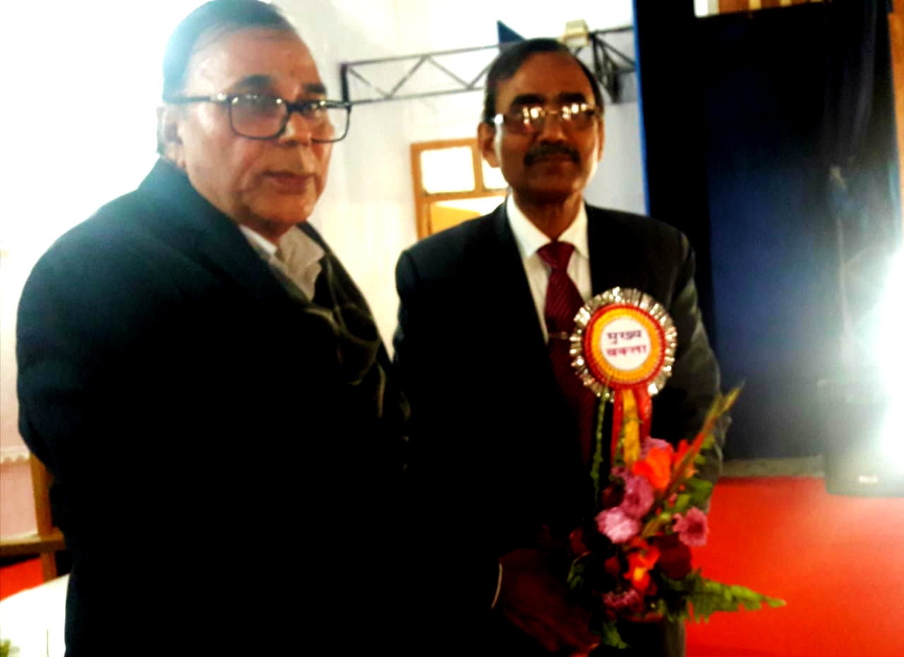 Dr.Bhupendra Madhepuri is being honoured with bouquet by Pro-Vice Chancellor Dr.Farooq Ali on the occasion of 117th Birth Anniversary of Great Socialist Leader Bhupendra Narayan Mandal, organised by BNMU.