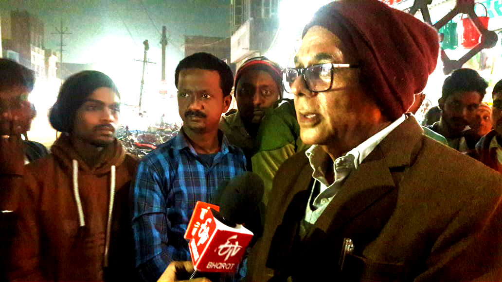 Samajsevi Dr.Bhupendra Madhepuri giving his opinion to the news channel for the betterment of Martyrs' Family on the occasion of Pulwama Martyrs Day.