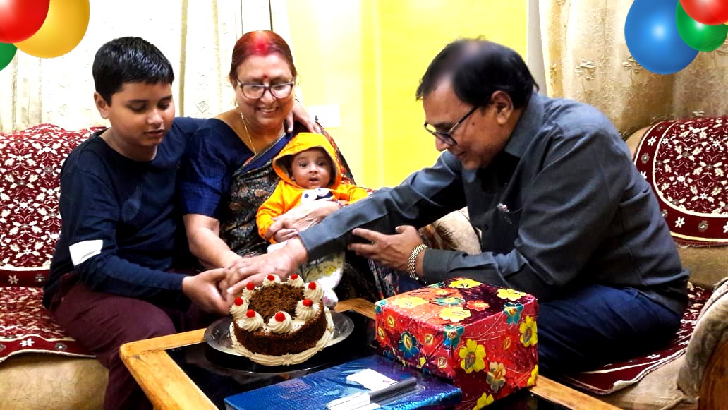 Dr.Madhepuri along with his grandsons Aditya & Akshat alias Chhote Kalam celebrating Nani's Happy Birthday at Vrindavan.