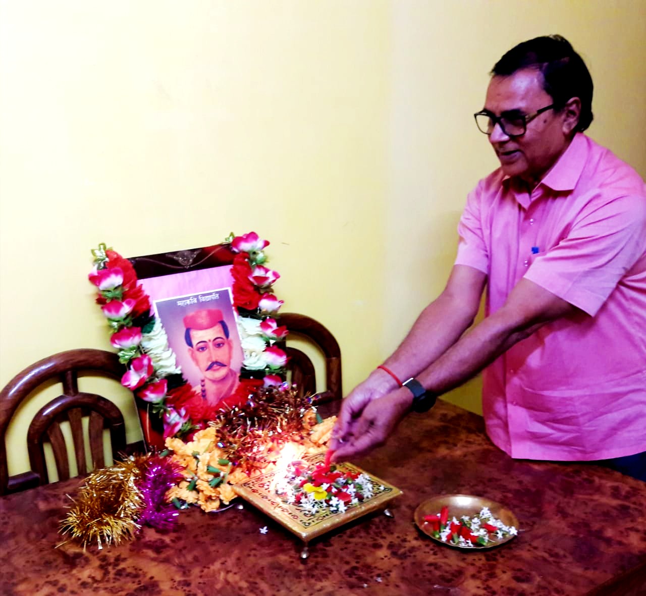 Educationist Dr.Bhupendra Narayan Yadav Madhepuri paying his tribute to Maithil Kavi Kokil Vidyapati on Vidyapati Jayanti.